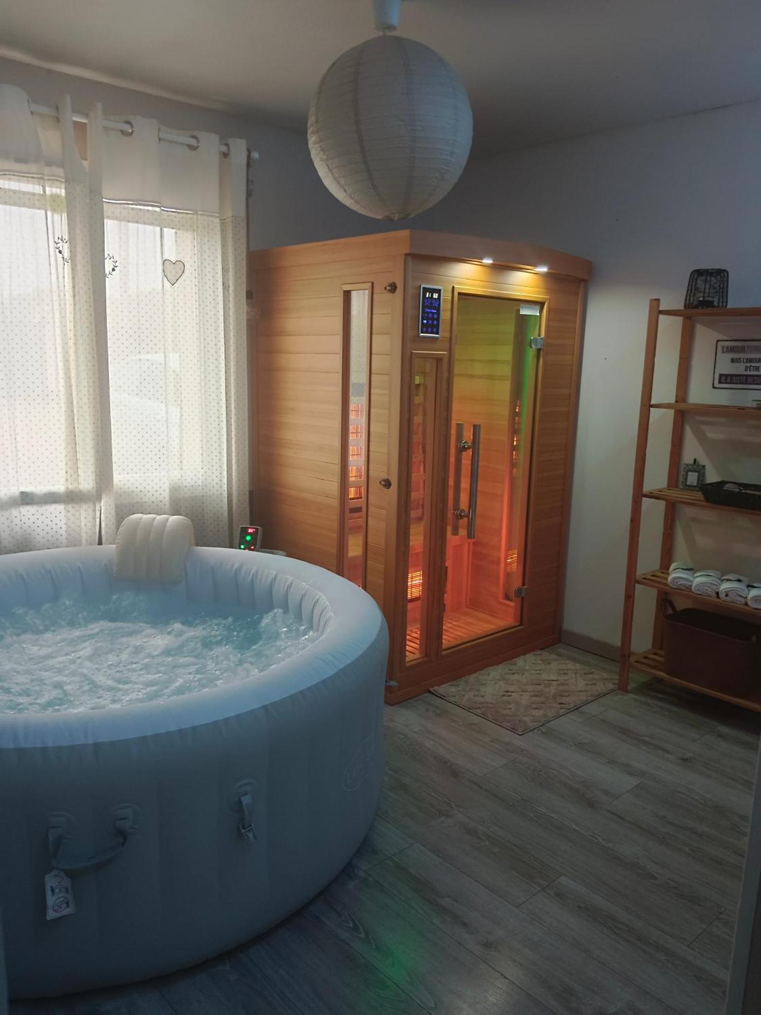 Villa Familiale Avec Spa Et Sauna Saint-Antonin-de-Sommaire Kamer foto